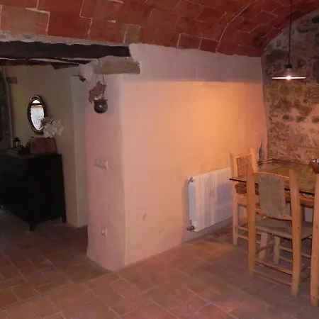Hébergement de vacances Baix Empordà. Increíble Casa En Pueblo Medieval *